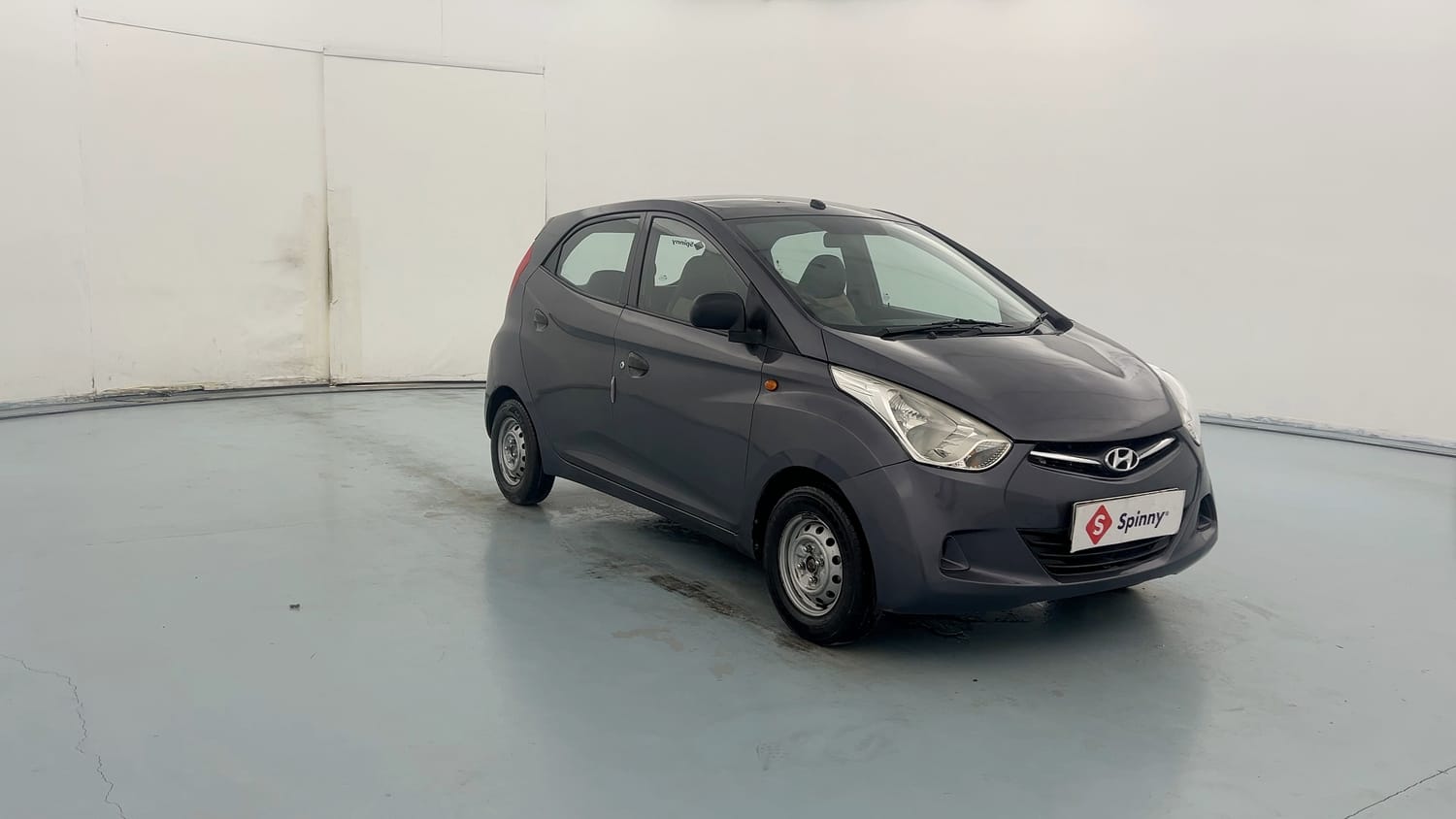 Used 2014 Hyundai Eon Era + Petrol Manual exterior RIGHT FRONT CORNER VIEW