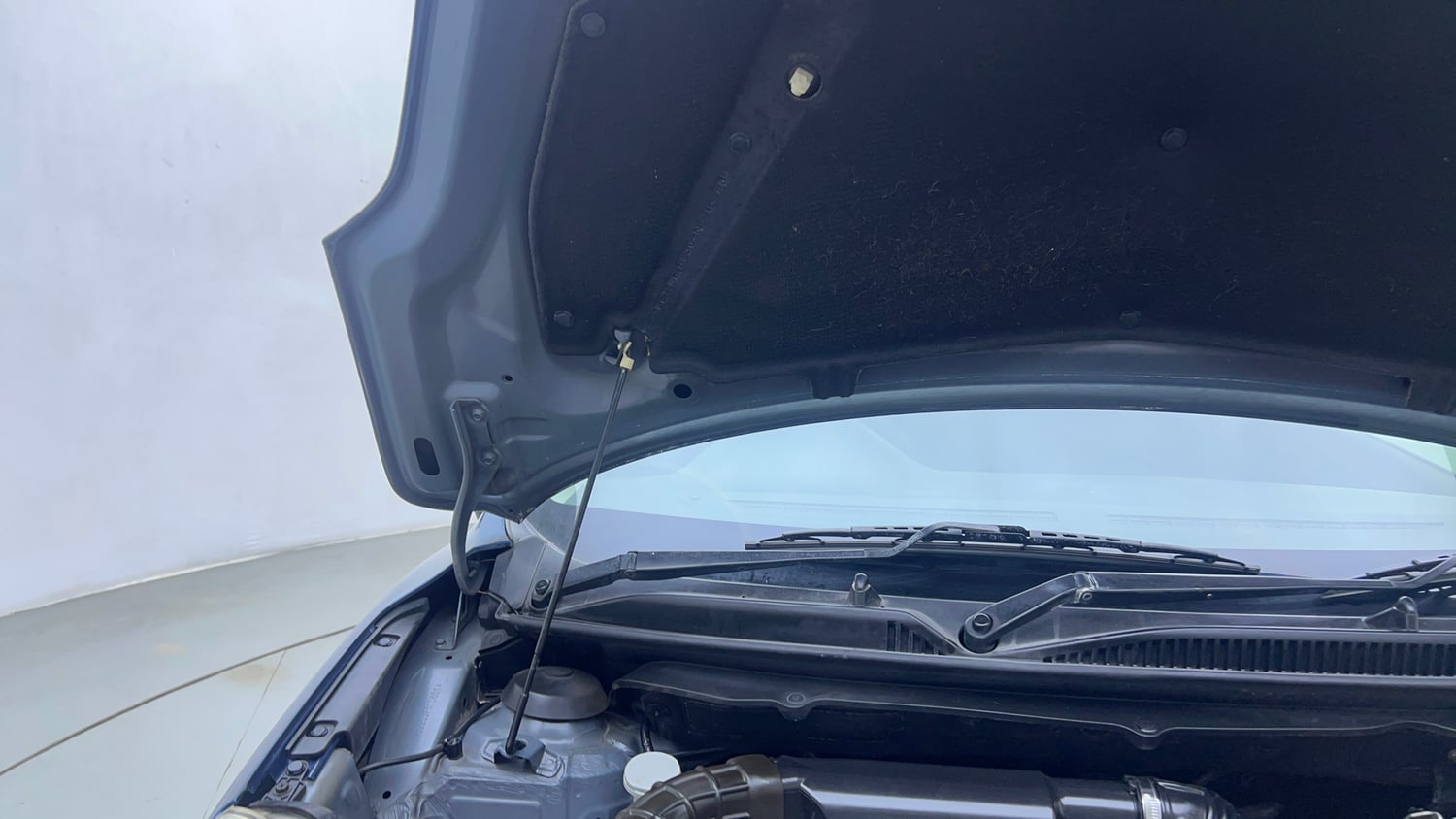 Used 2018 Maruti Suzuki Baleno Alpha Petrol+CNG (Outside Fitted) Cng Manual engine ENGINE RIGHT SIDE HINGE & APRON VIEW