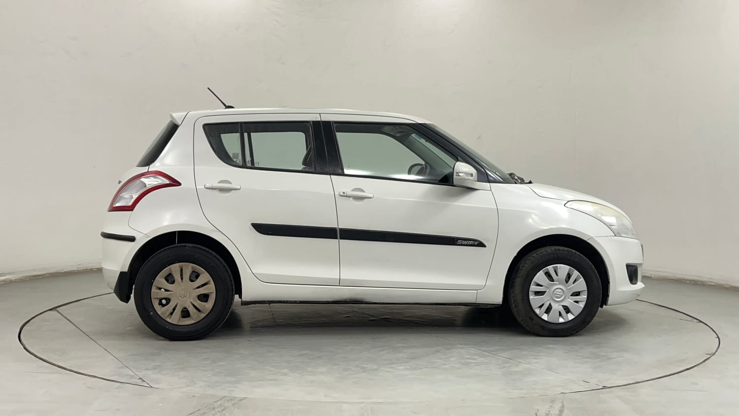 Used 2013 Maruti Suzuki Swift VXi Petrol Manual exterior RIGHT SIDE VIEW