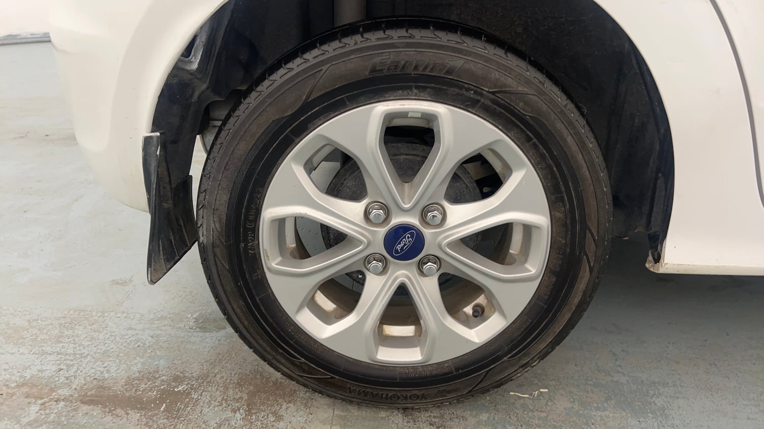 Used 2016 Ford Figo Titanium 1.5 Ti-VCT AT Petrol Automatic tyres RIGHT REAR TYRE RIM VIEW