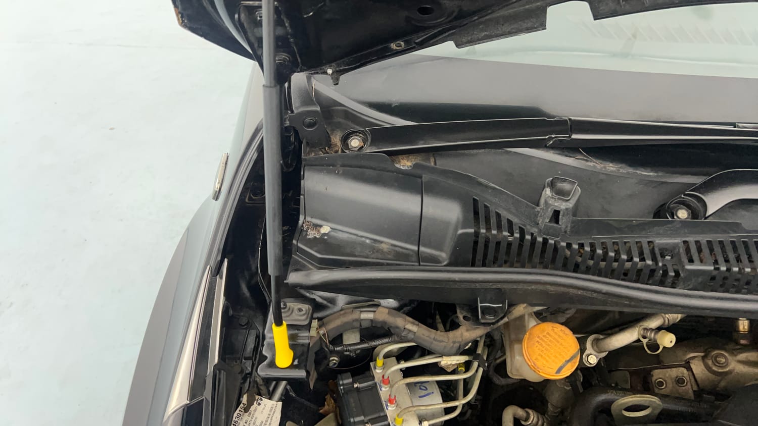 Used 2022 Tata Altroz XZ Plus Diesel Dark Edition Diesel Manual engine ENGINE RIGHT SIDE HINGE & APRON VIEW