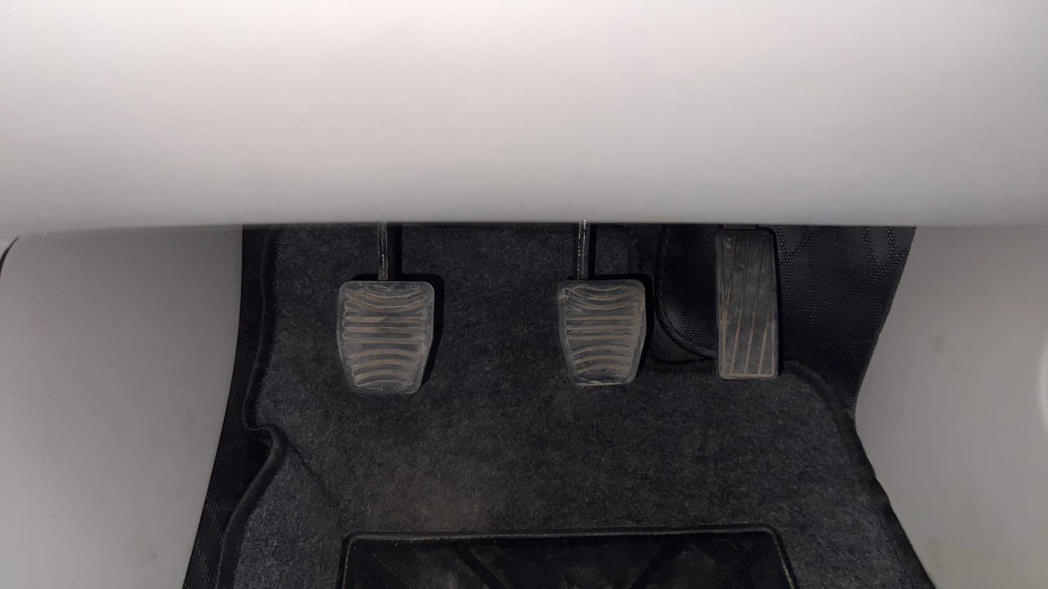 Used 2024 Mahindra XUV 300 W8 (O) 1.2 Petrol Petrol Manual interior PEDALS VIEW