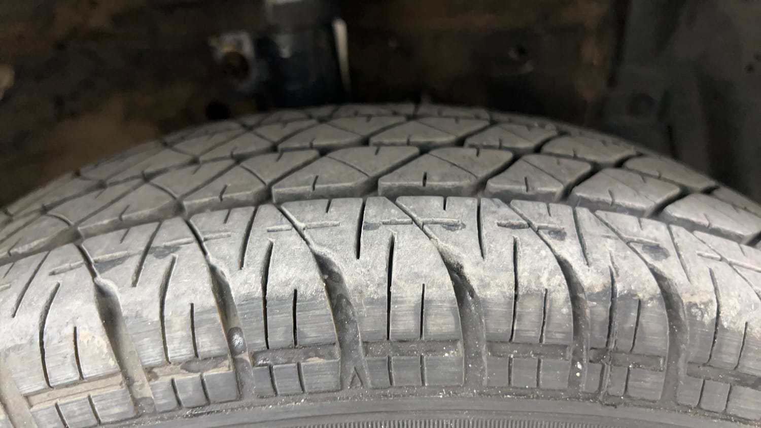 Used 2013 Maruti Suzuki Swift VXi Petrol Manual tyres RIGHT FRONT TYRE TREAD VIEW