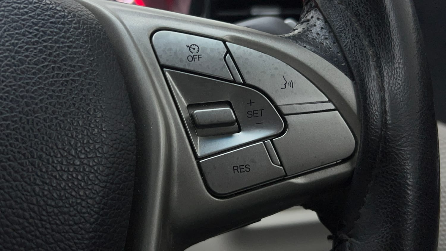 Used 2021 Mahindra XUV 300 W8 1.2 Petrol Petrol Manual top_features Cruise control