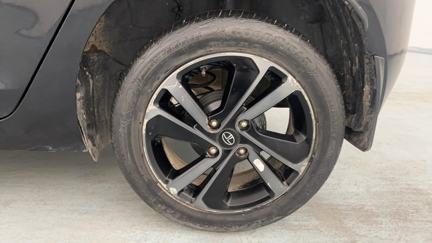 Used 2022 Tata Altroz XZ Plus Diesel Dark Edition Diesel Manual tyres LEFT REAR TYRE RIM VIEW