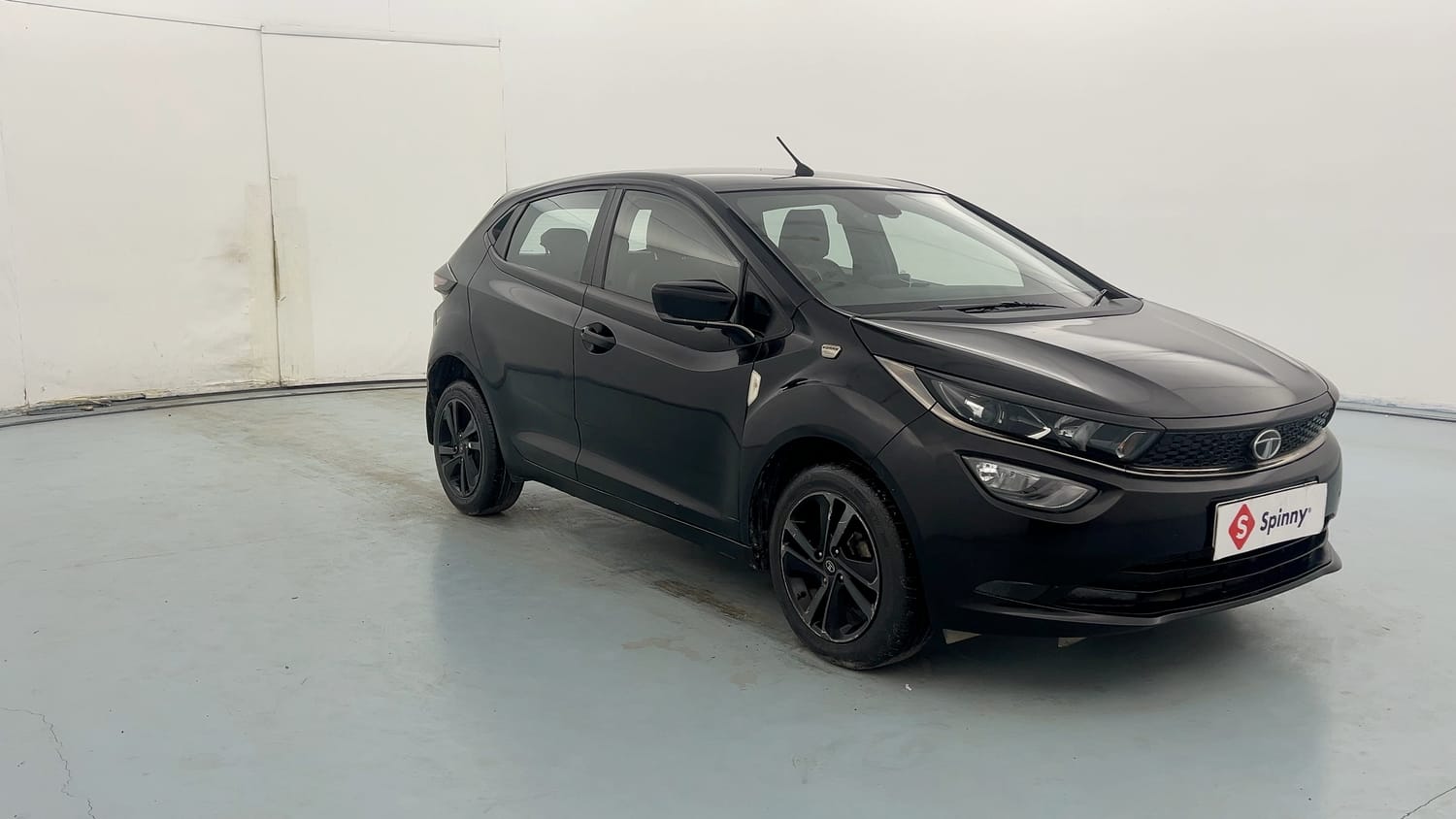 Used 2022 Tata Altroz XZ Plus Diesel Dark Edition Diesel Manual exterior RIGHT FRONT CORNER VIEW
