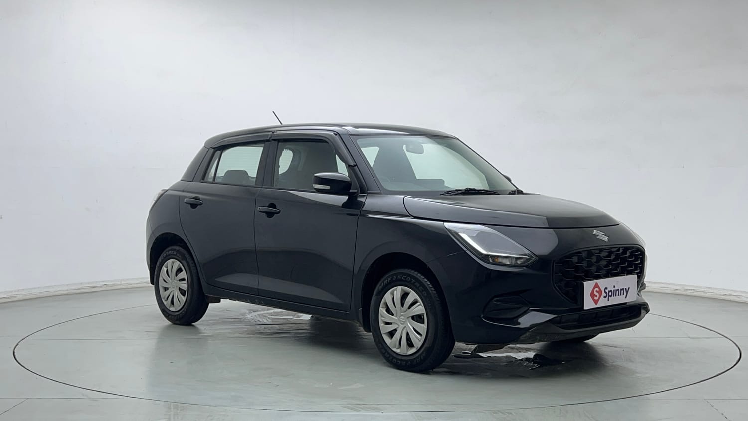 Used 2025 Maruti Suzuki Swift VXi AMT Petrol Automatic exterior RIGHT FRONT CORNER VIEW