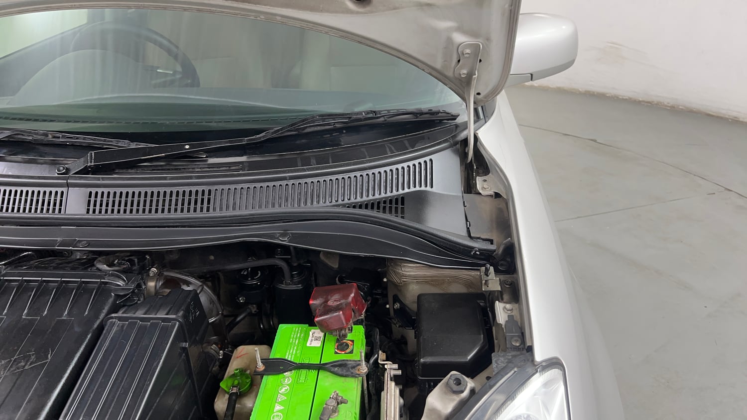 Used 2012 Maruti Suzuki Swift Dzire ZXi 1.2 BS-IV Petrol Manual engine ENGINE LEFT SIDE HINGE & APRON VIEW