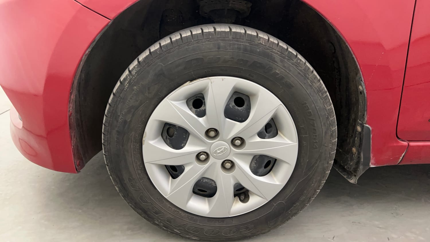 Used 2016 Hyundai Elite i20 Sportz 1.2 Petrol Manual tyres LEFT FRONT TYRE RIM VIEW