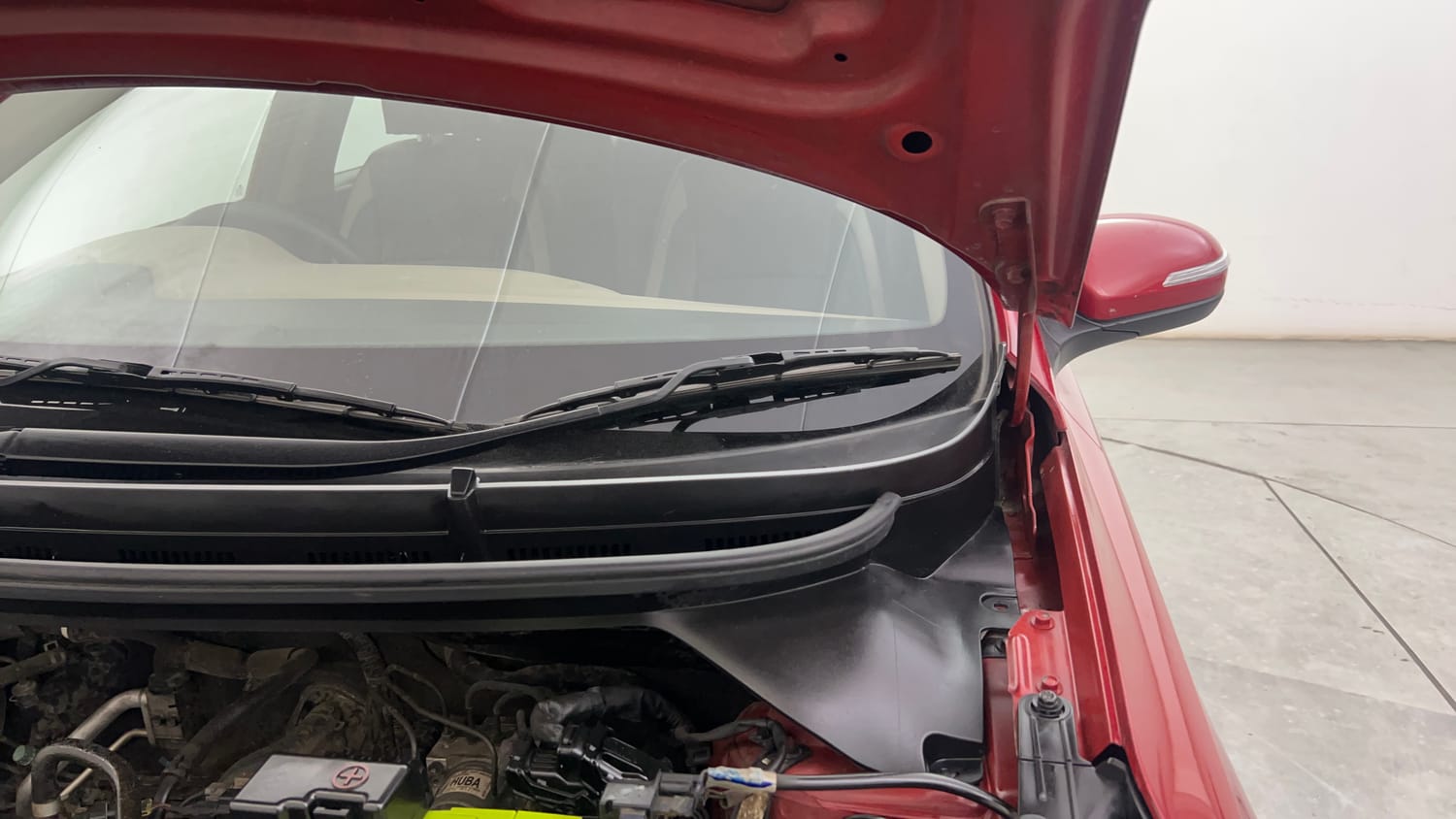 Used 2016 Hyundai Elite i20 Sportz 1.2 Petrol Manual engine ENGINE LEFT SIDE HINGE & APRON VIEW