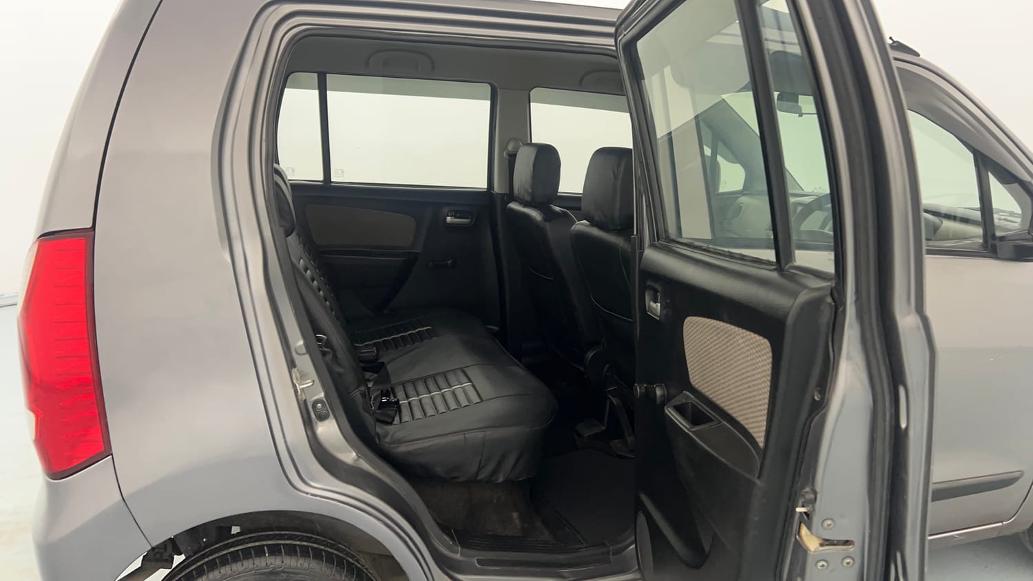 Used 2014 Maruti Suzuki Wagon R LXI Petrol Manual interior RIGHT SIDE REAR DOOR CABIN VIEW