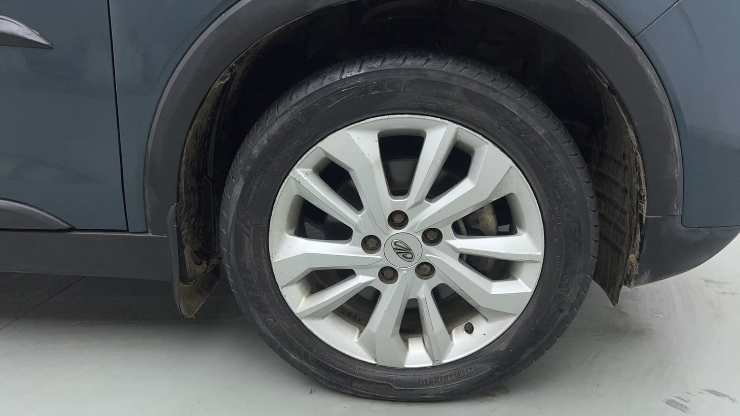 Used 2021 Mahindra XUV 300 W8 1.2 Petrol Petrol Manual tyres RIGHT FRONT TYRE RIM VIEW