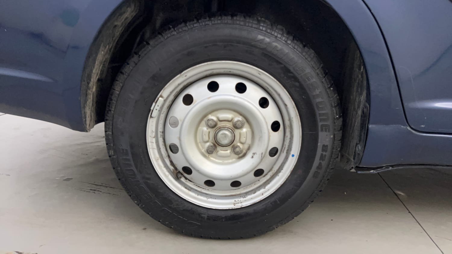 Used 2012 Maruti Suzuki Swift Dzire LXi 1.2 BS-IV Petrol Manual tyres RIGHT REAR TYRE RIM VIEW