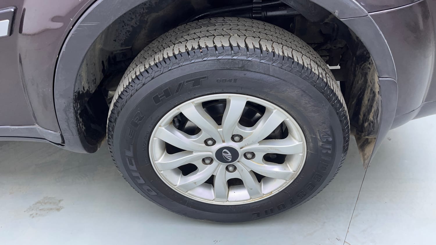 Used 2016 Mahindra XUV500 W10 AT Diesel Automatic tyres LEFT REAR TYRE RIM VIEW