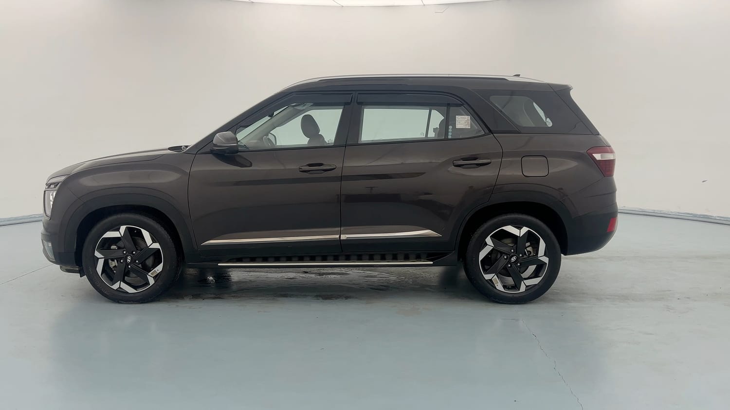 Used 2022 Hyundai Alcazar Signature (O) 7 Seater 1.5 Diesel AT Diesel Automatic exterior LEFT SIDE VIEW