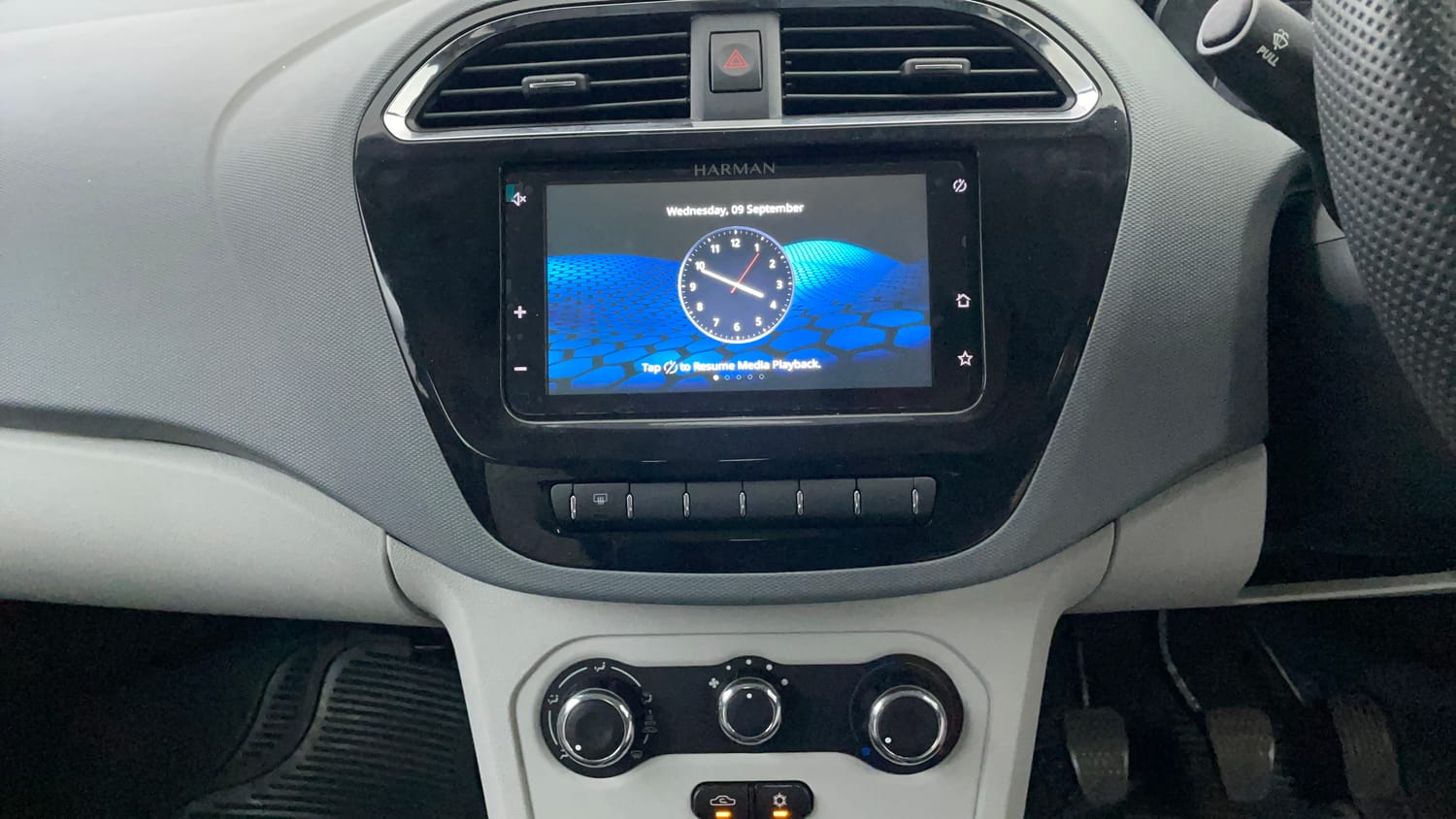 Used 2025 Tata Tiago XT Petrol Manual interior MUSIC SYSTEM & AC CONTROL VIEW