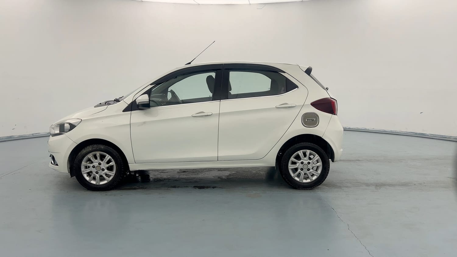 Used 2017 Tata Tiago Revotorq XZ Diesel Manual exterior LEFT SIDE VIEW