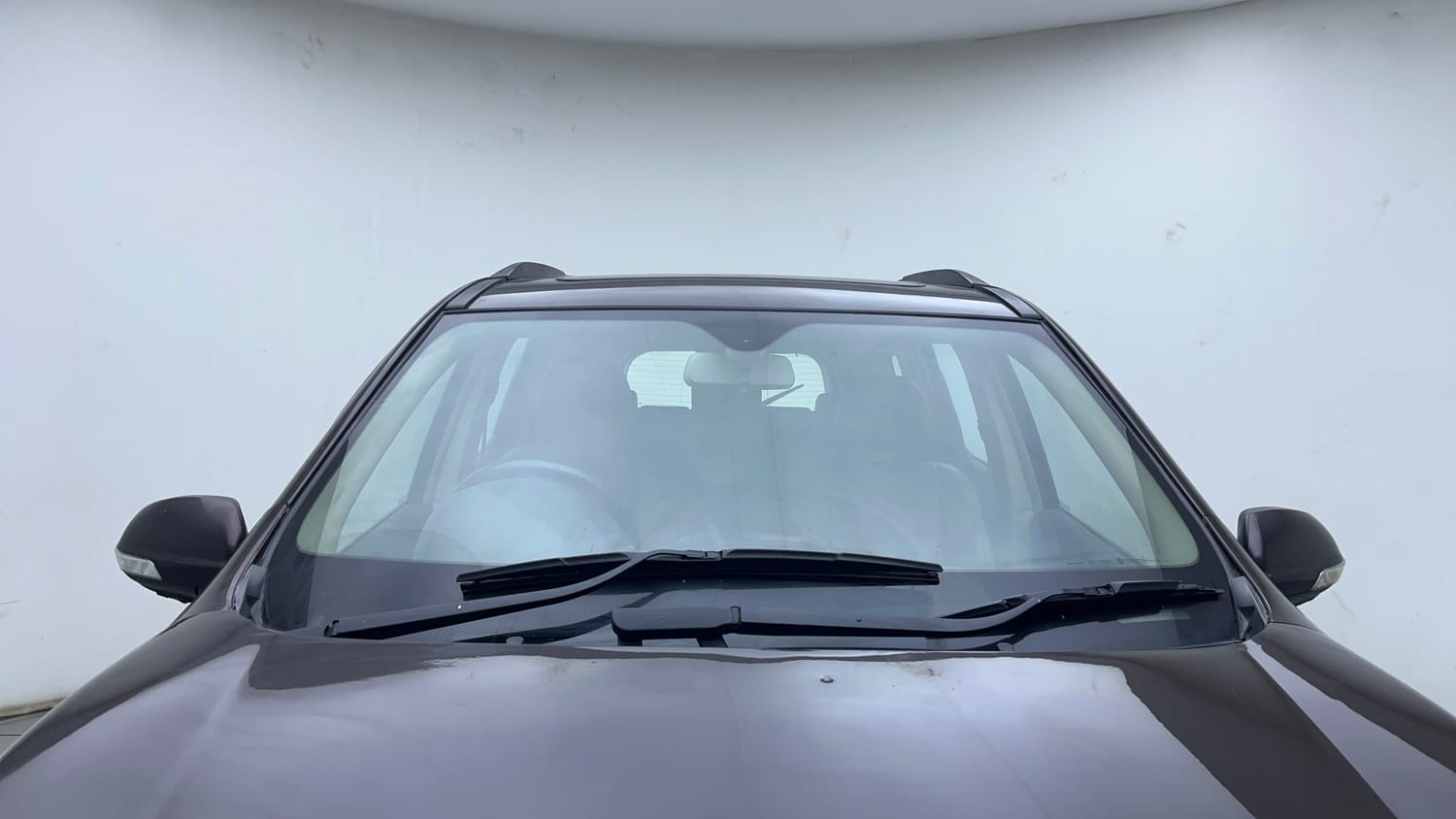 Used 2016 Mahindra XUV500 W10 AT Diesel Automatic exterior FRONT WINDSHIELD VIEW
