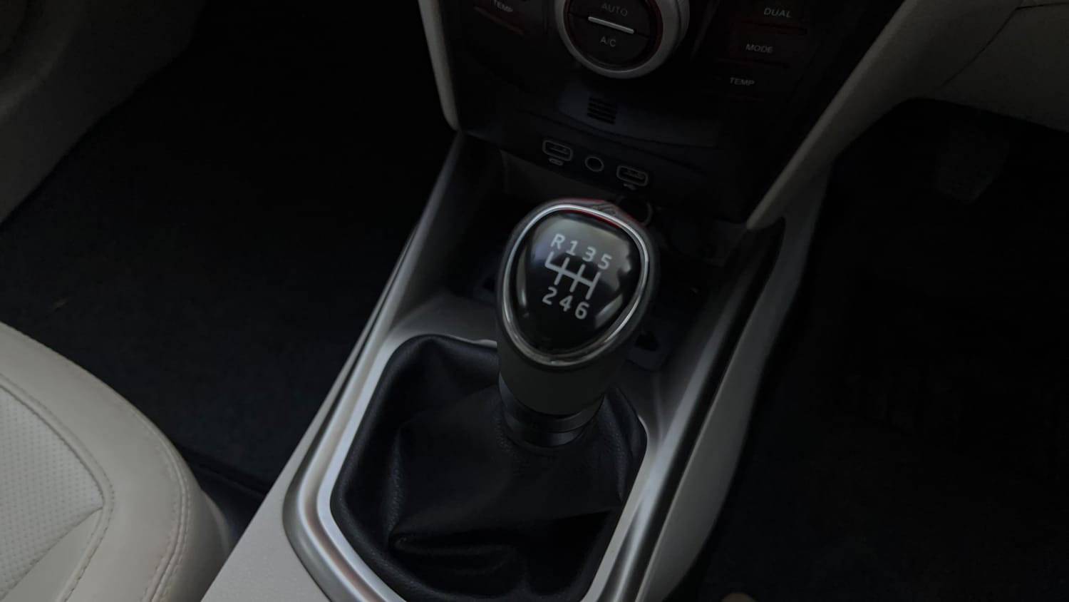 Used 2024 Mahindra XUV 300 W8 (O) 1.2 Petrol Petrol Manual interior GEAR  KNOB VIEW