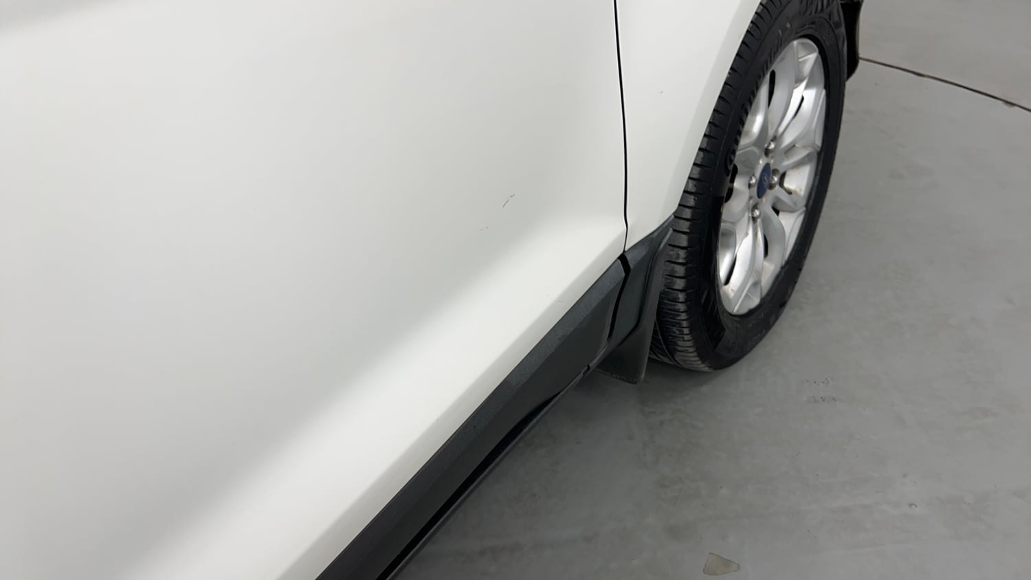 Used 2017 Ford EcoSport Titanium 1.5L Ti-VCT AT Petrol Automatic dents MINOR SCRATCH
