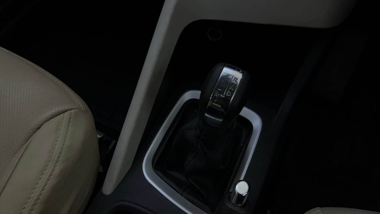 Used 2024 Nissan Magnite XL AMT Petrol Automatic interior GEAR  KNOB VIEW
