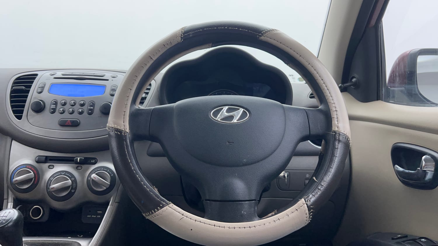 Used 2016 Hyundai i10 Sportz 1.1 iRDE2 Petrol Manual interior STEERING VIEW