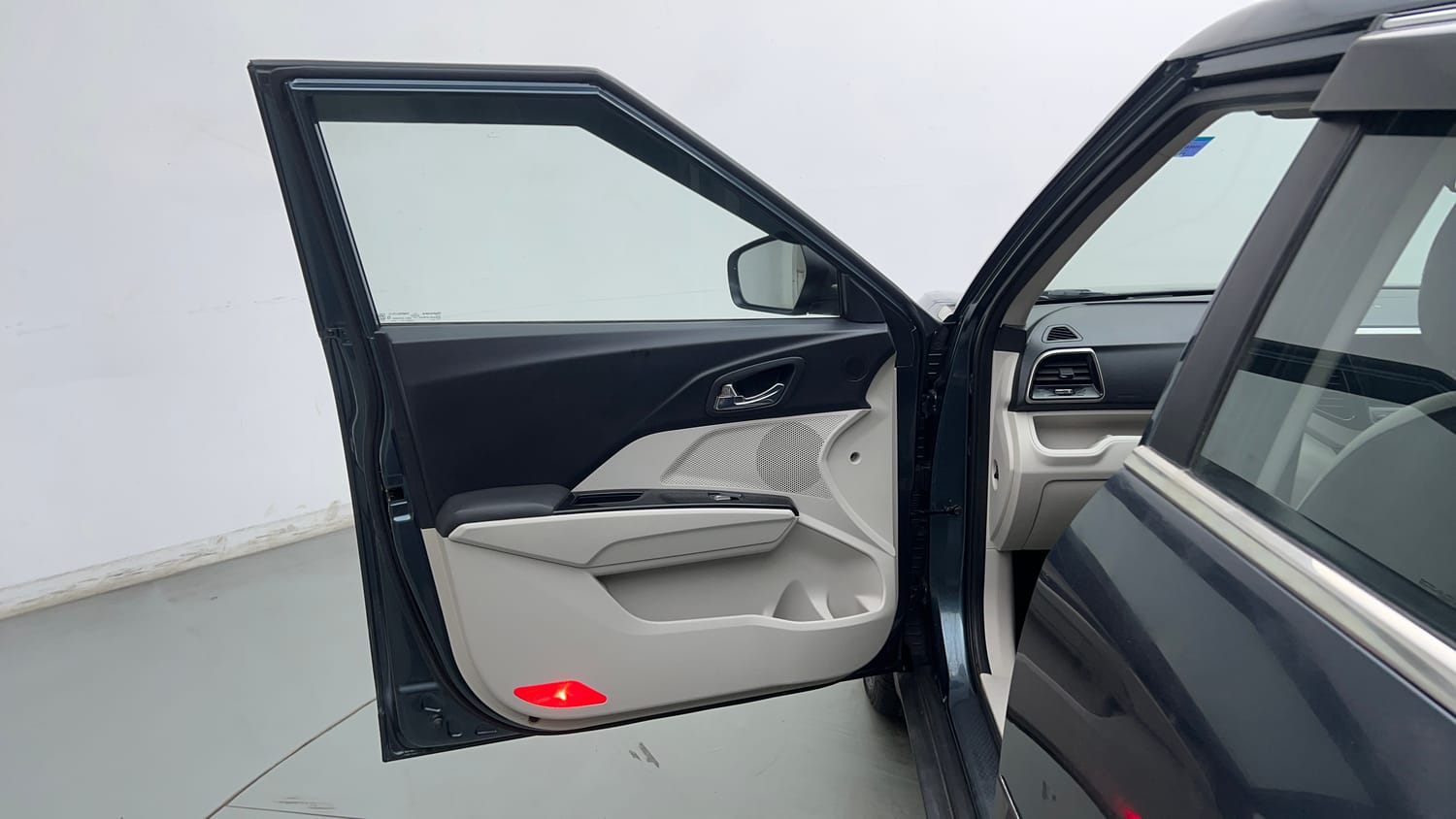 Used 2021 Mahindra XUV 300 W8 1.2 Petrol Petrol Manual interior LEFT FRONT DOOR OPEN VIEW