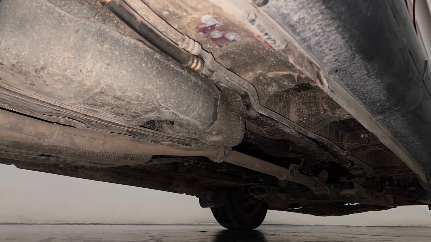 Used 2019 Mahindra XUV500 W9 AT Diesel Automatic extra REAR RIGHT UNDERBODY VIEW