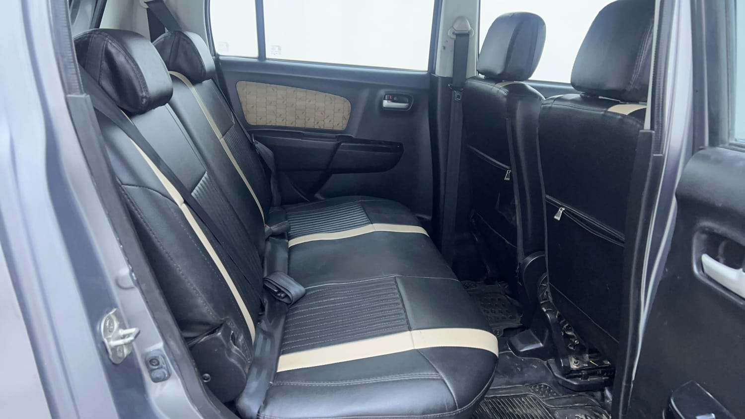 Used 2017 Maruti Suzuki Wagon R VXI Petrol Manual interior RIGHT SIDE REAR DOOR CABIN VIEW