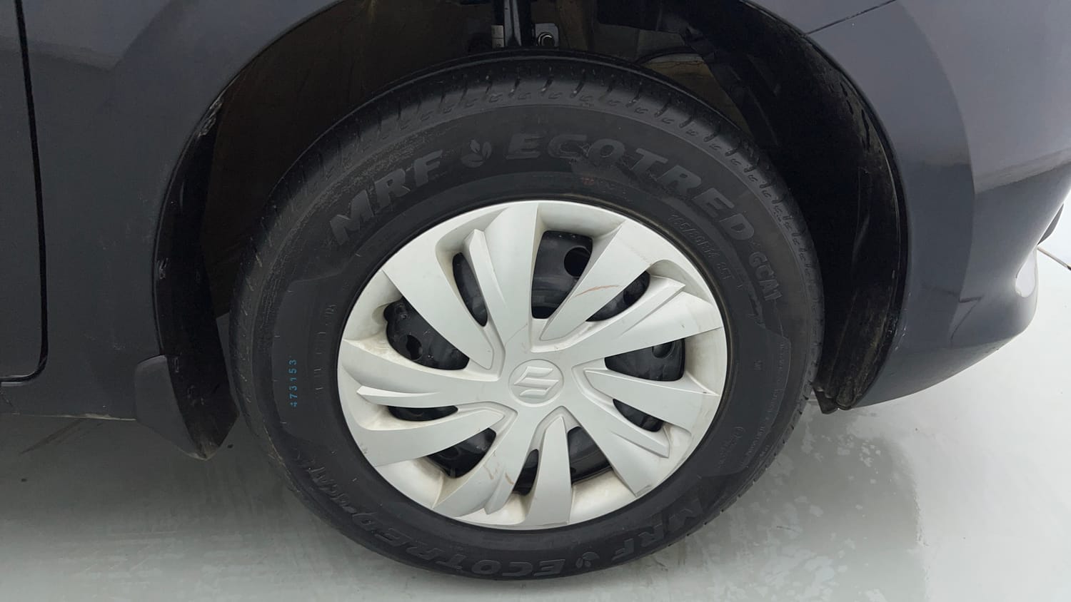 Used 2025 Maruti Suzuki Swift VXi AMT Petrol Automatic tyres RIGHT FRONT TYRE RIM VIEW