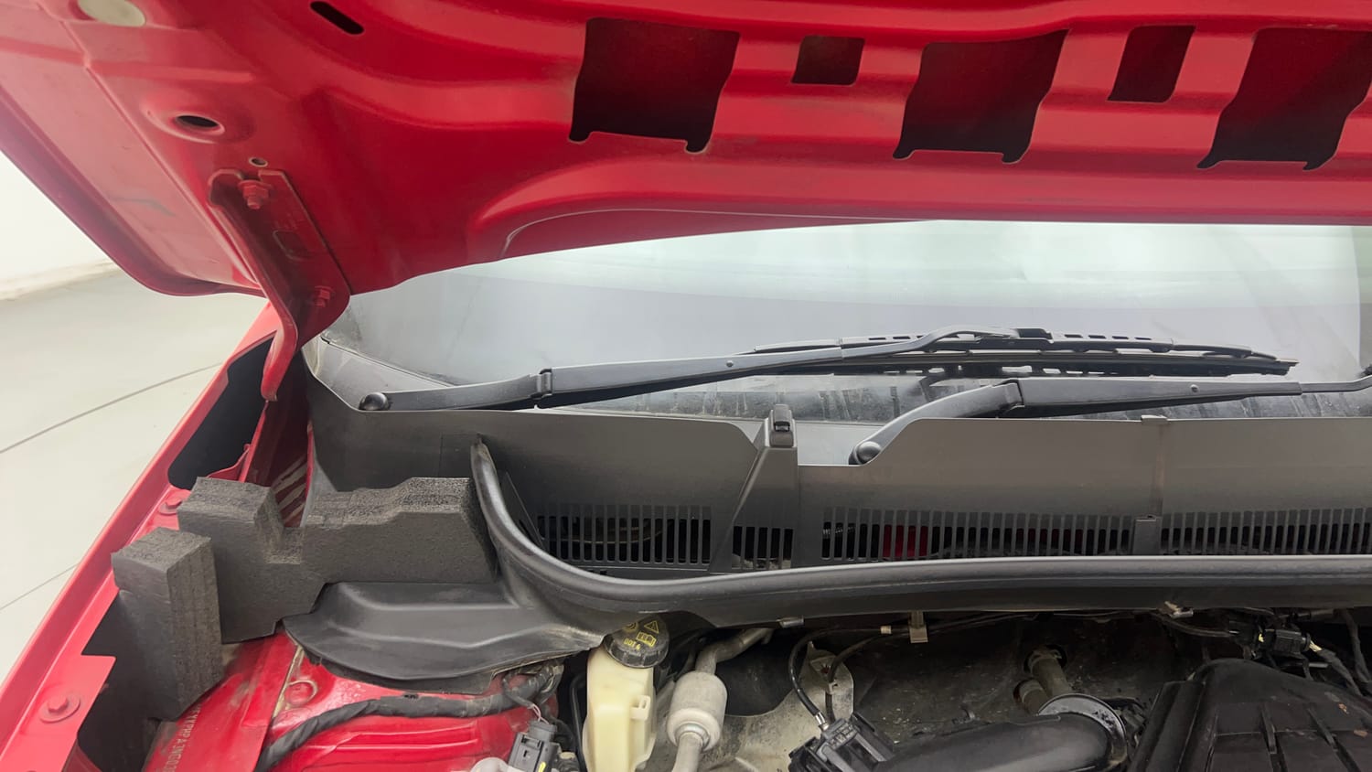 Used 2022 Skoda Kushaq Style 1.0L TSI AT Petrol Automatic engine ENGINE RIGHT SIDE HINGE & APRON VIEW