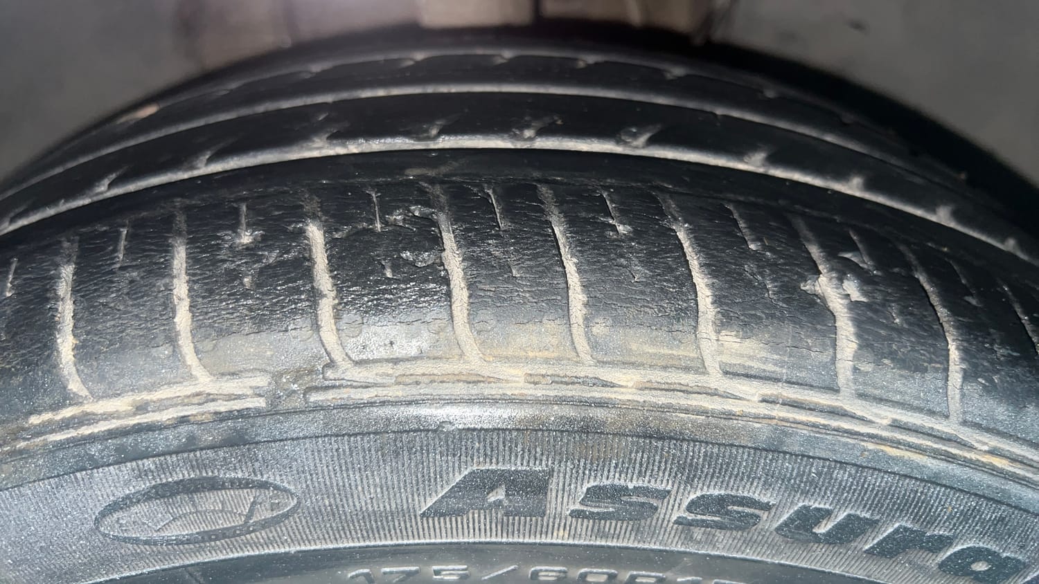 Used 2021 Tata Tigor XZA Plus Petrol Automatic tyres RIGHT FRONT TYRE TREAD VIEW