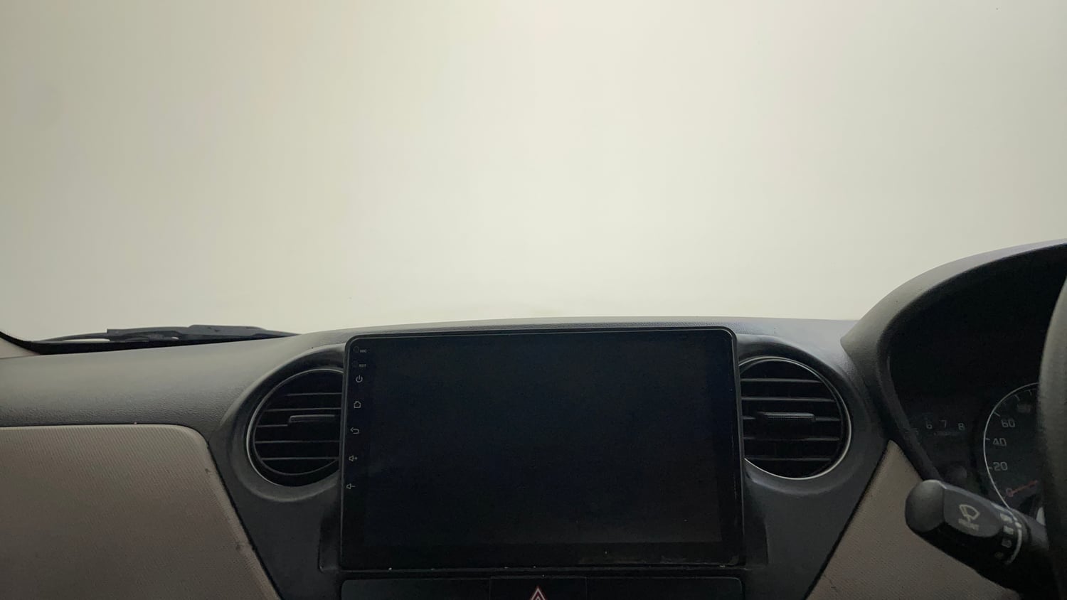 Used 2015 Hyundai Grand i10 Sportz 1.2 Kappa VTVT Petrol Manual top_features Integrated (in-dash) music system