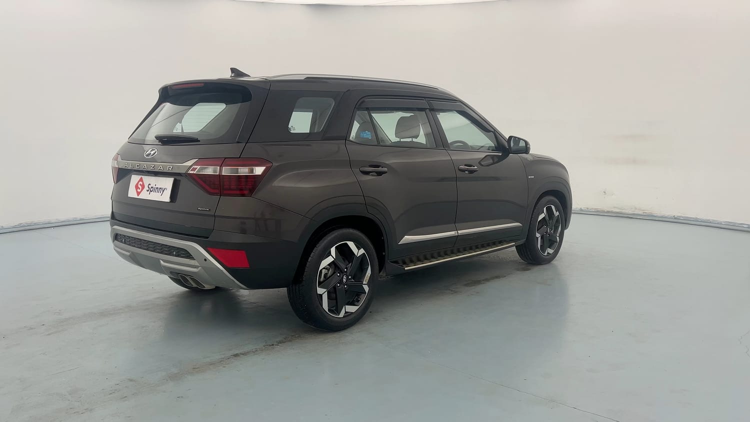 Used 2022 Hyundai Alcazar Signature (O) 7 Seater 1.5 Diesel AT Diesel Automatic exterior RIGHT REAR CORNER VIEW