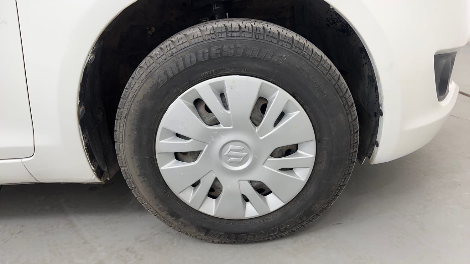 Used 2013 Maruti Suzuki Swift VXi Petrol Manual tyres RIGHT FRONT TYRE RIM VIEW