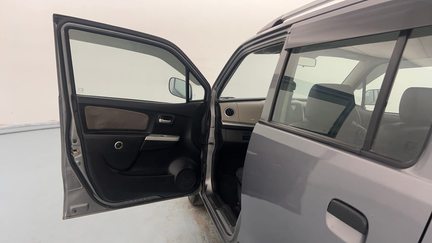 Used 2014 Maruti Suzuki Wagon R LXI Petrol Manual interior LEFT FRONT DOOR OPEN VIEW