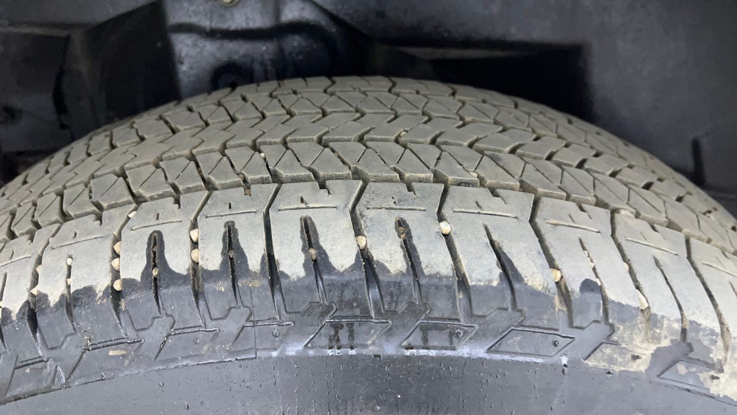 Used 2016 Mahindra XUV500 W10 AT Diesel Automatic tyres RIGHT REAR TYRE TREAD VIEW