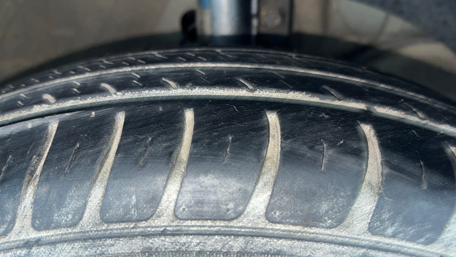 Used 2022 Maruti Suzuki Swift VXi Petrol Manual tyres RIGHT FRONT TYRE TREAD VIEW