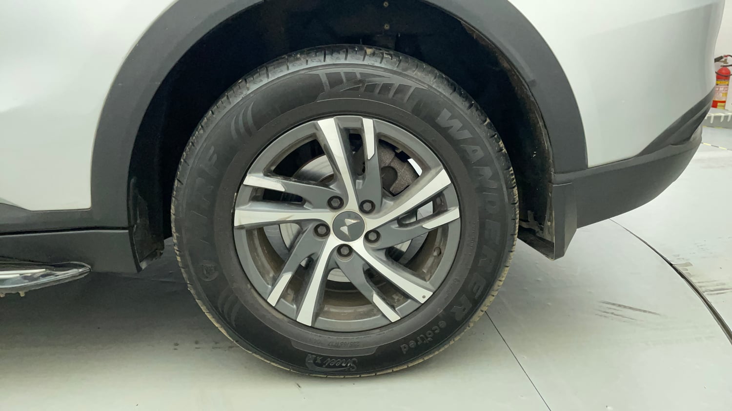 Used 2022 Mahindra XUV700 AX 5 Petrol AT 5 STR Petrol Automatic tyres LEFT REAR TYRE RIM VIEW