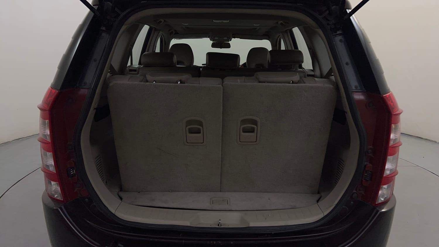 Used 2017 Mahindra XUV500 W10 AT Diesel Automatic interior DICKY INSIDE VIEW