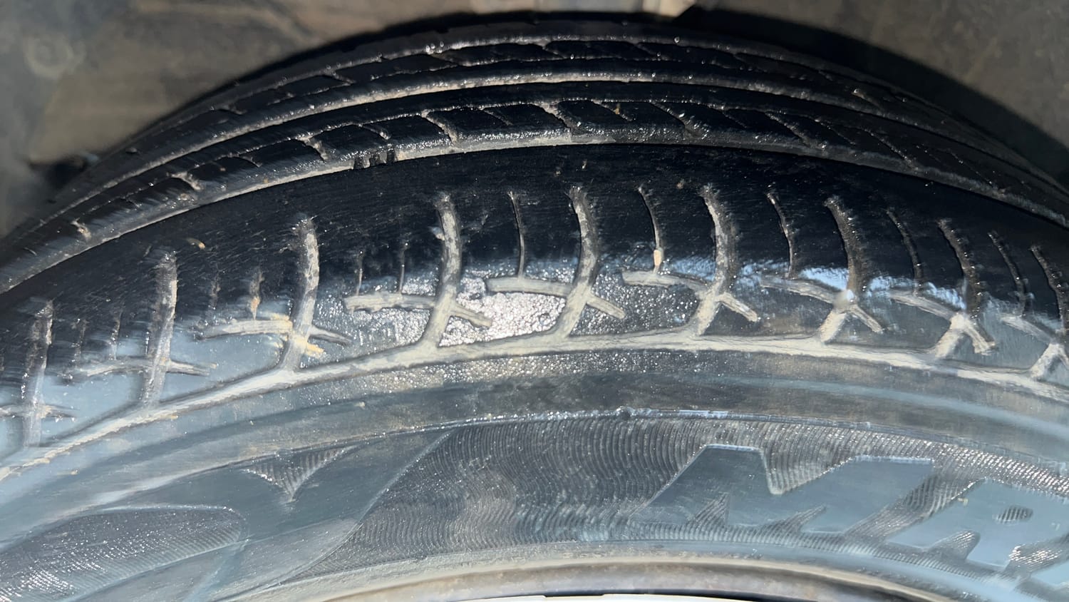 Used 2017 Maruti Suzuki Baleno Delta 1.2 Petrol Manual tyres LEFT FRONT TYRE TREAD VIEW