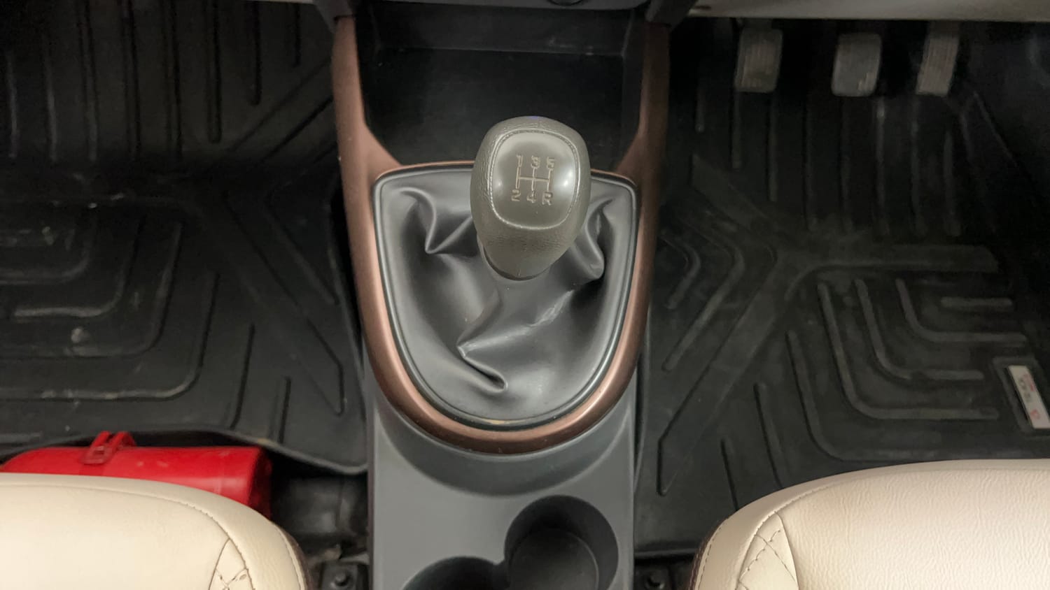 Used 2021 Hyundai Aura S 1.2 CNG Cng Manual interior GEAR  KNOB VIEW