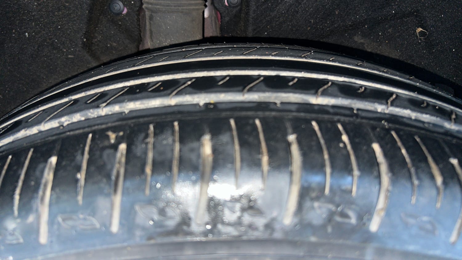 Used 2022 Mahindra XUV700 AX 5 Petrol AT 5 STR Petrol Automatic tyres RIGHT REAR TYRE TREAD VIEW