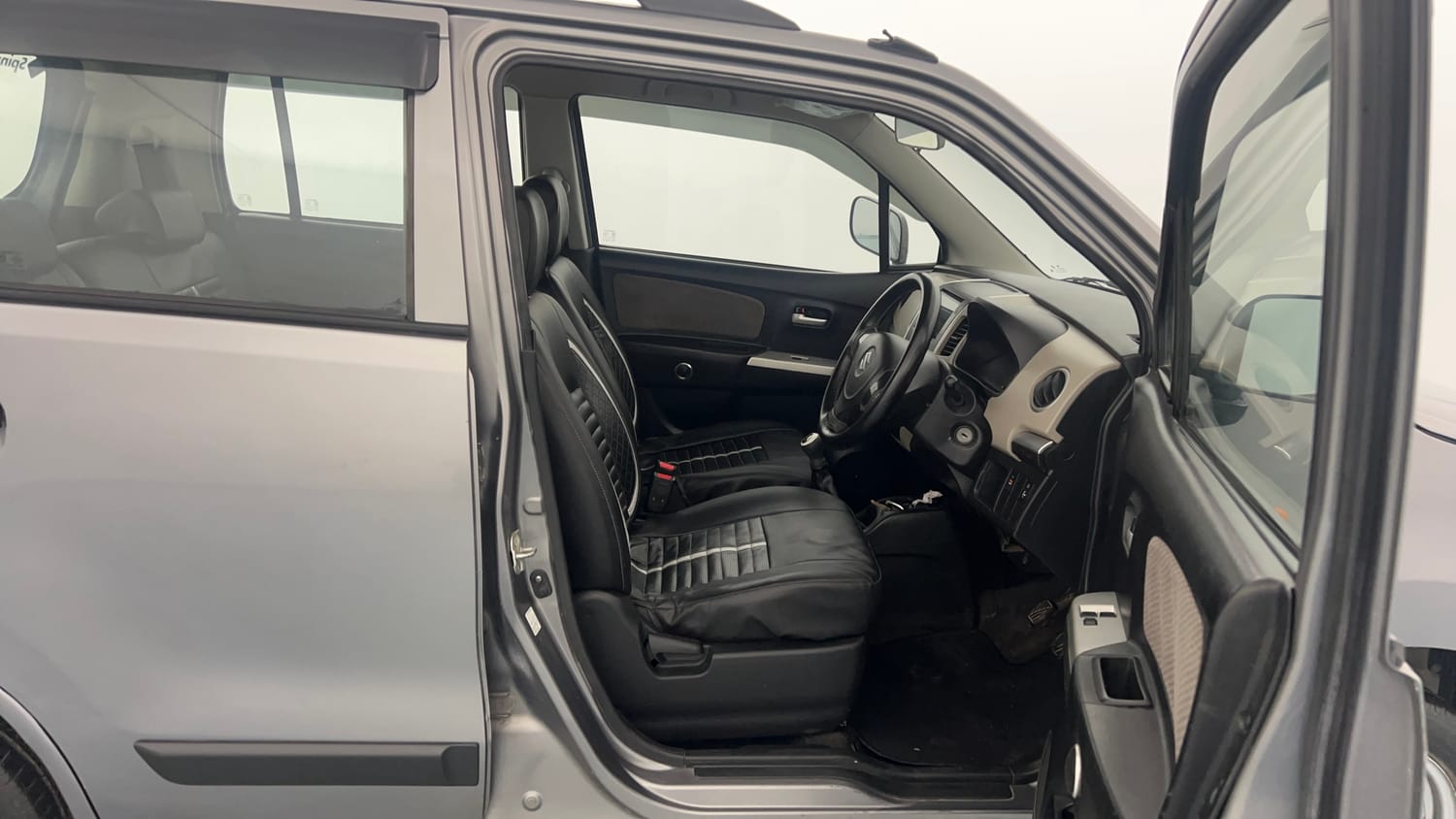 Used 2014 Maruti Suzuki Wagon R LXI Petrol Manual interior RIGHT SIDE FRONT DOOR CABIN VIEW