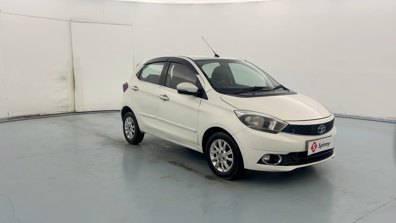 Used 2017 Tata Tiago Revotorq XZ Diesel Manual exterior RIGHT FRONT CORNER VIEW