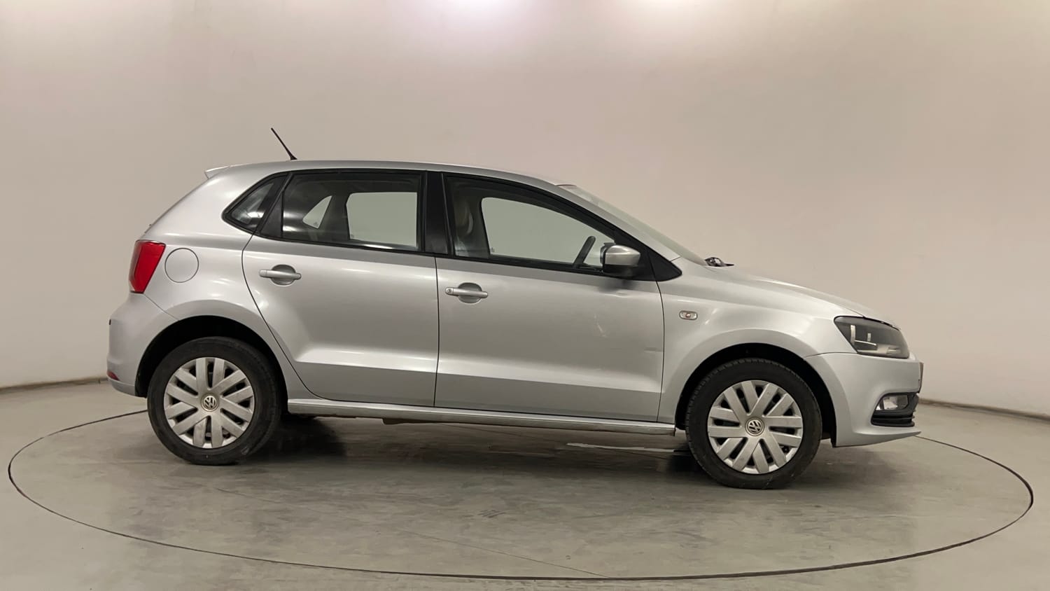 Used 2015 Volkswagen Polo Comfortline 1.2L (P) Petrol Manual exterior RIGHT SIDE VIEW