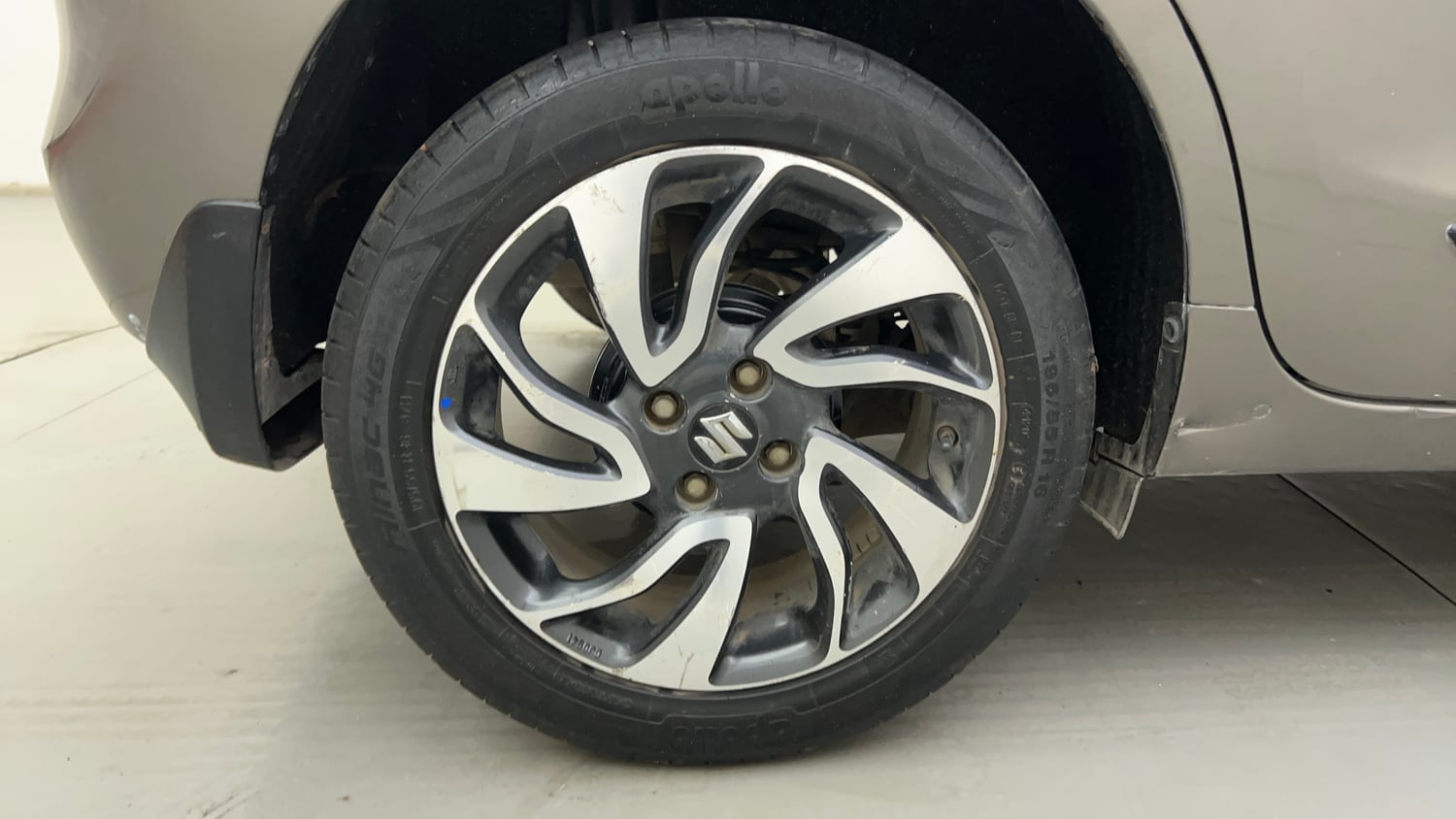 Used 2020 Maruti Suzuki Baleno Zeta Petrol Manual tyres RIGHT REAR TYRE RIM VIEW