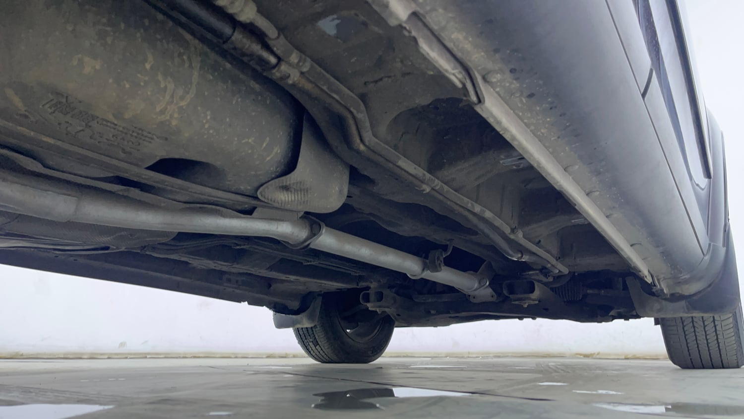 Used 2016 Mahindra XUV500 W10 AT Diesel Automatic extra REAR RIGHT UNDERBODY VIEW