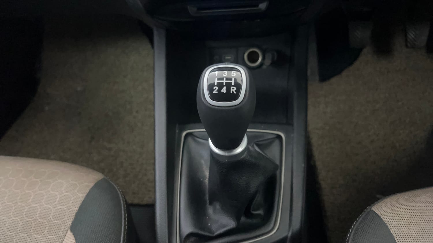 Used 2016 Hyundai Elite i20 Sportz 1.2 Petrol Manual interior GEAR  KNOB VIEW