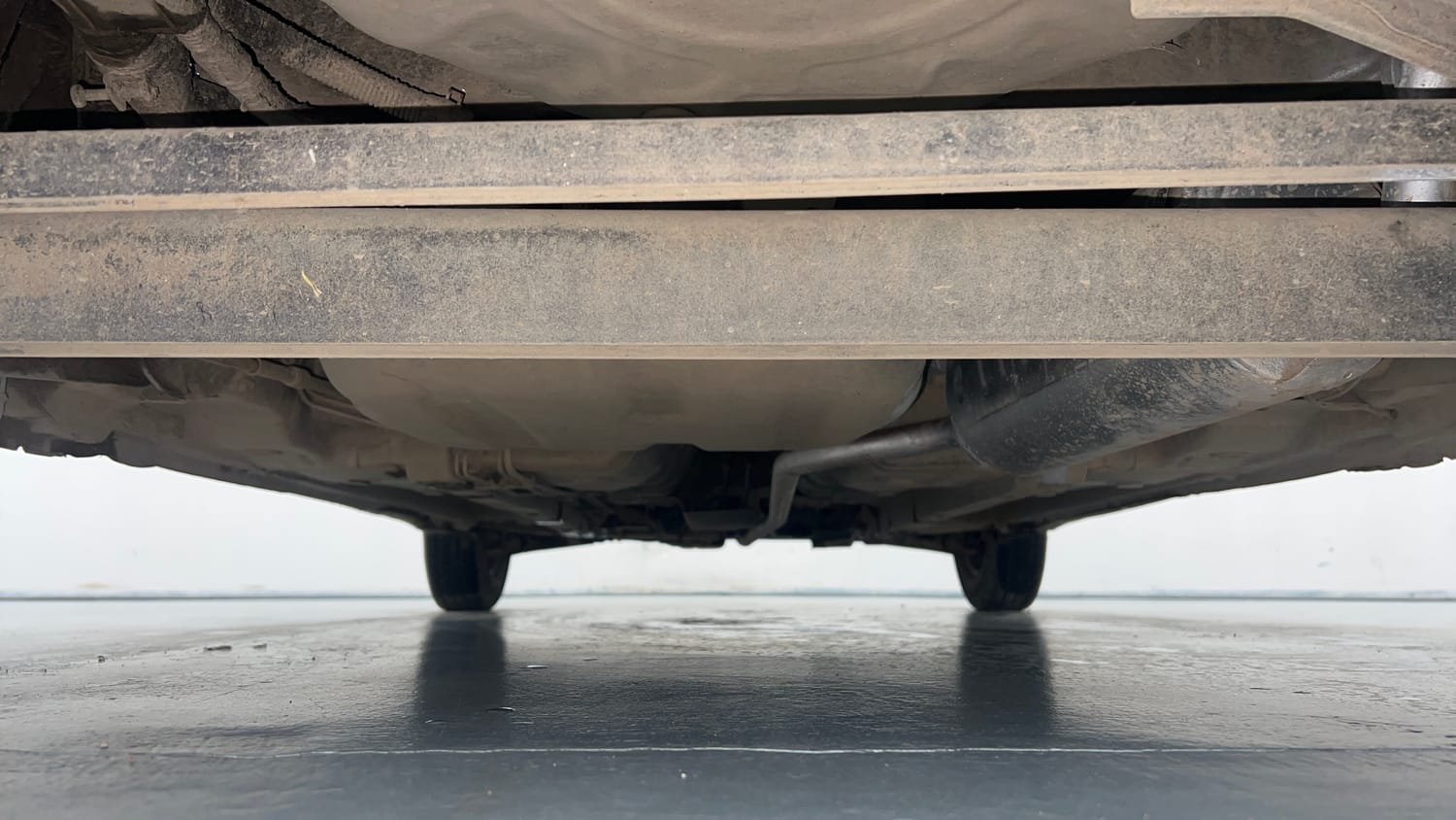 Used 2014 Hyundai Eon Era + Petrol Manual extra REAR UNDERBODY VIEW (TAKEN FROM REAR)